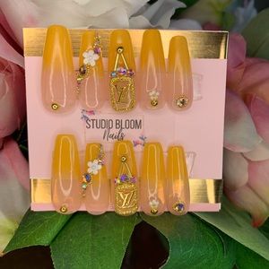 Designer Press on nails